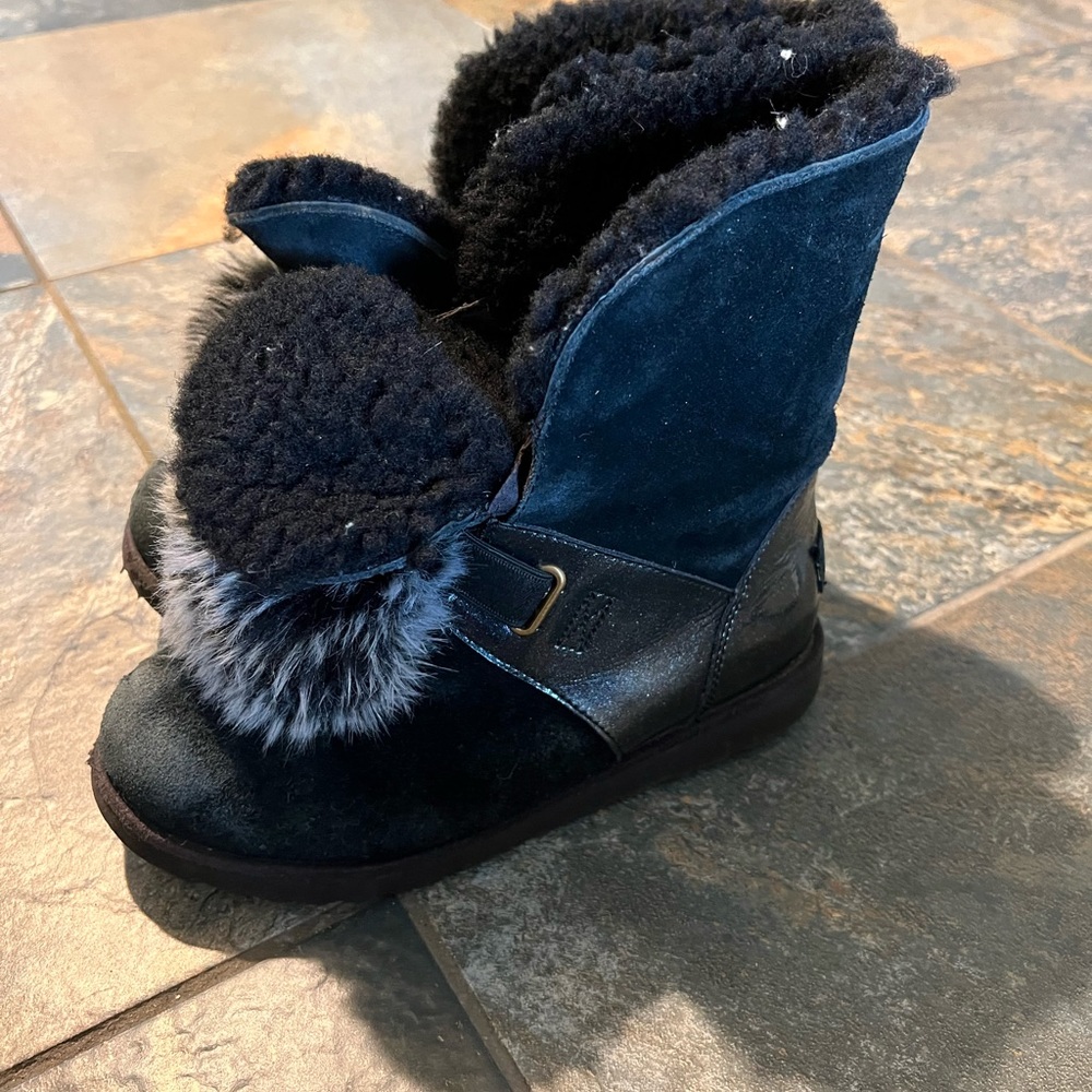 Adorable Pom Pom Uggs